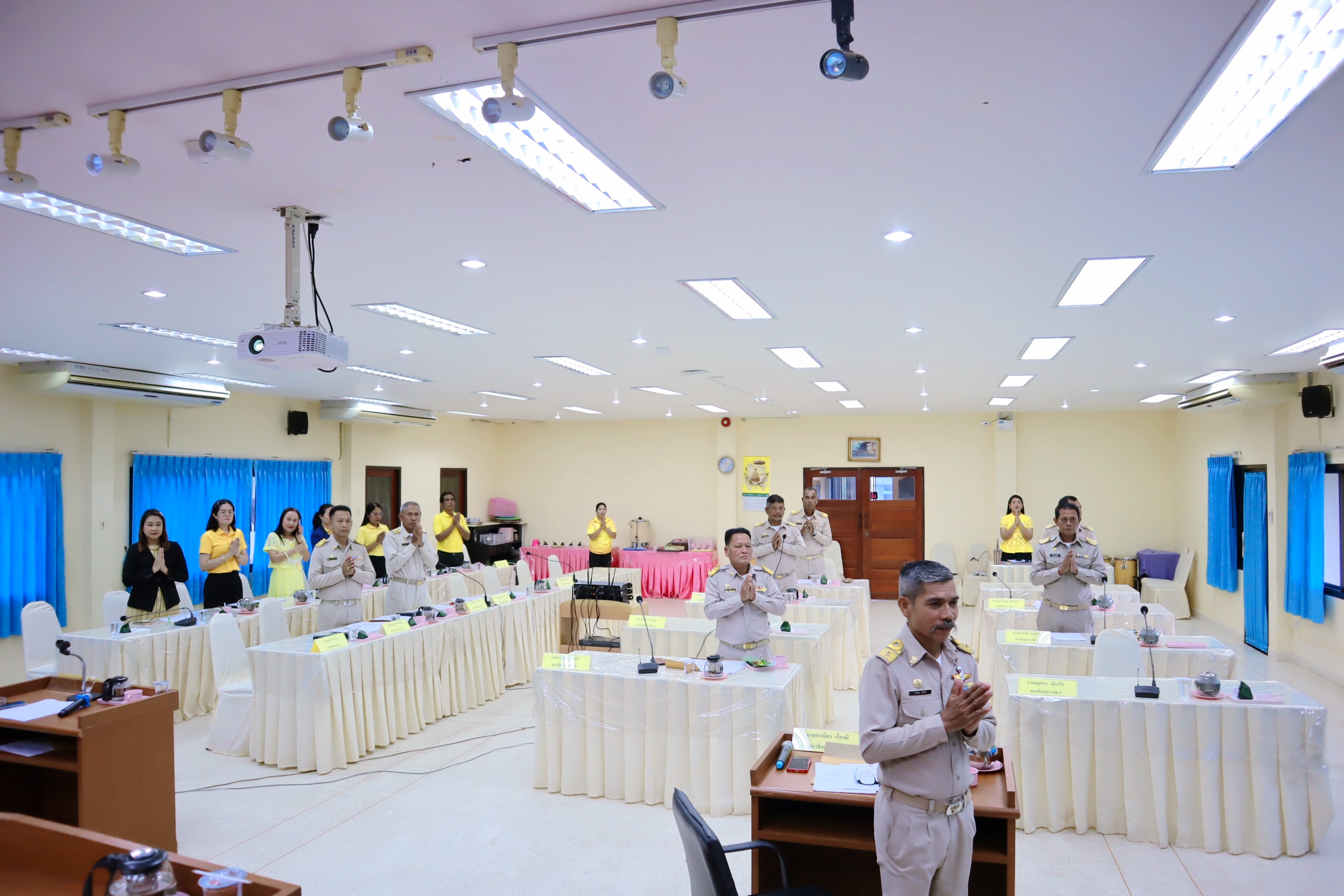 ประชุมสภาเทศบาลตำบลชุมพล 
สมัยสามัญ สมัยที่ ๔ ประจำปี ๒๕๖๗