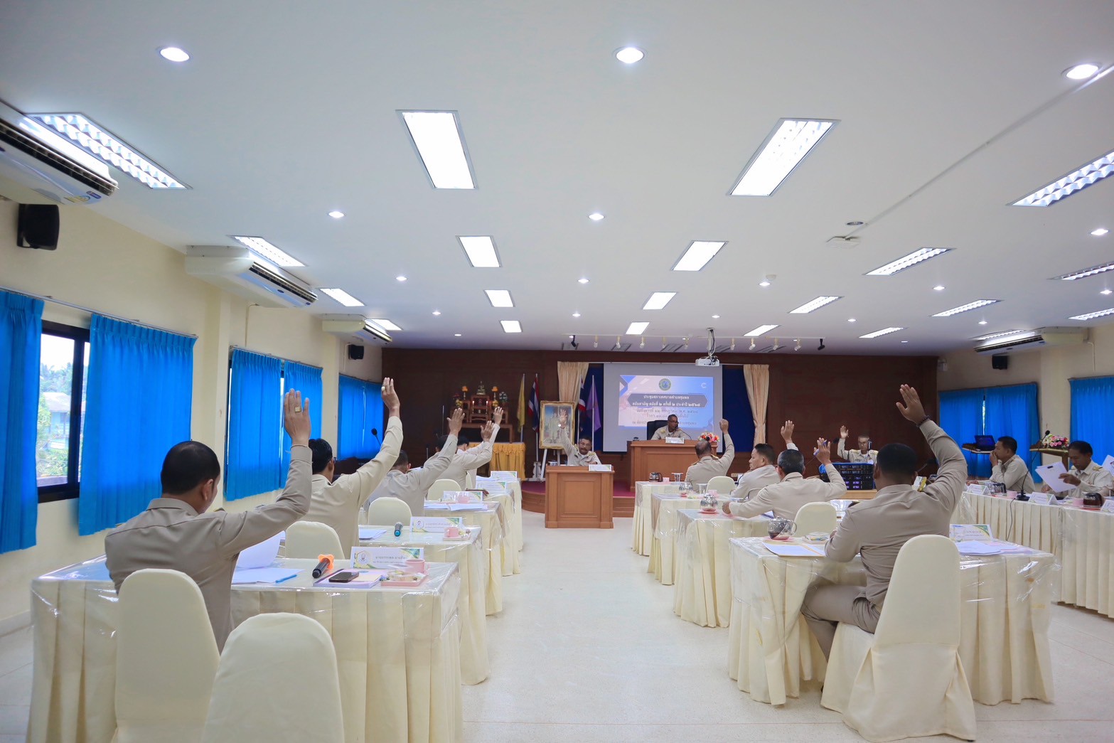 ประชุมสภาเทศบาลตำบลชุมพล สมัยสามัญ สมัยที่ 2 ครั้งที่ 2 ประจำปี 2568