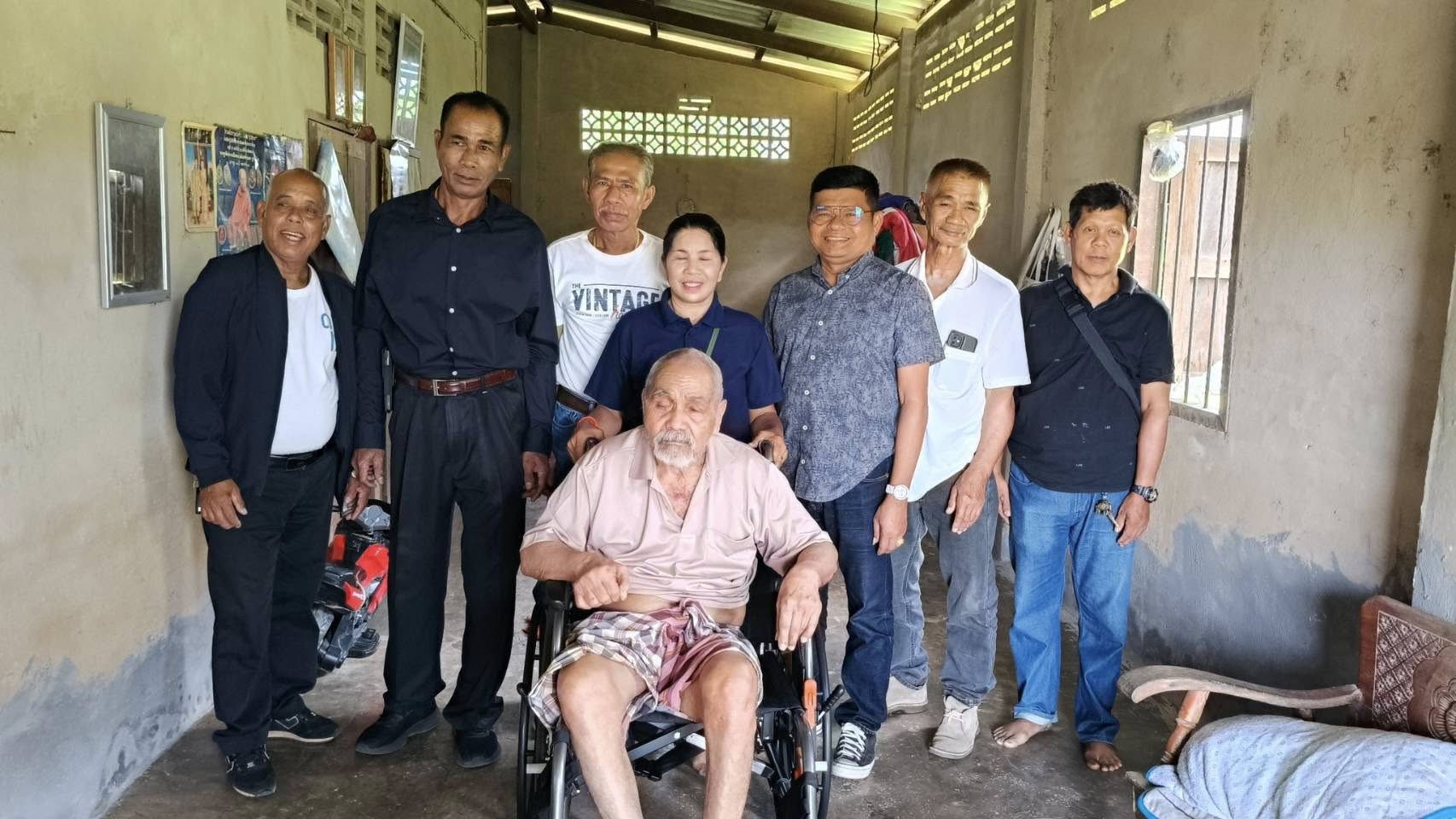 ✨งานสวัสดิการสังคมเทศบาลตำบลชุมพล ลงพื้นที่ มอบรถเข็นนั่ง (Wheel chair) ให้แก่ผู้พิการในพื้นที่ 🦽