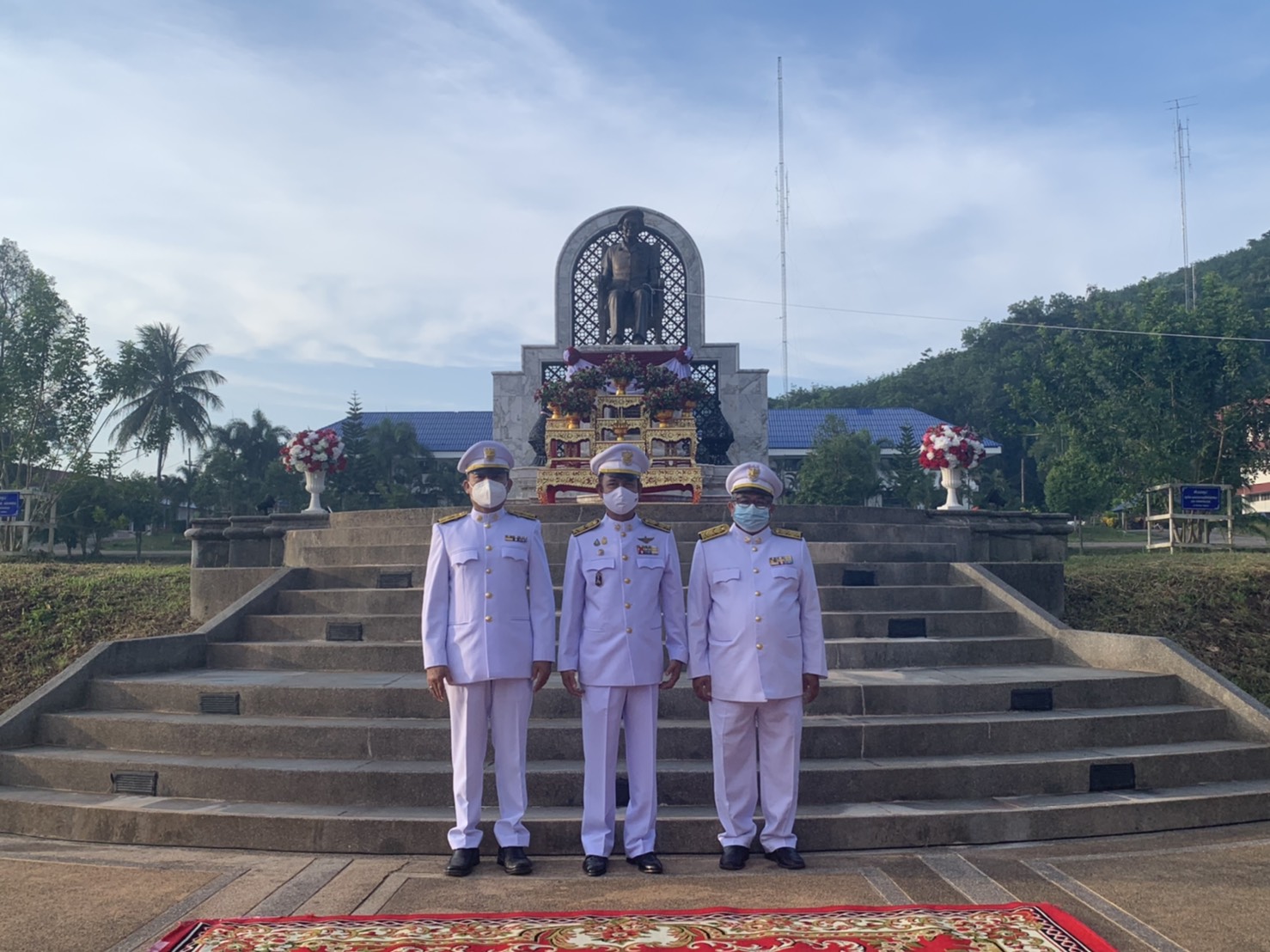  18 กค.64 ทต.ชุมพล ร่วมพิธีบำเพ็ญกุศลเป็นพระราชกุศล เนื่องในวันคล้ายวันสวรรคตสมเด็จย่าพระศรีนครินทรทราบรมราชชนนี ณ.หน้าที่ว่าการอำเภอศรีนครินทร์