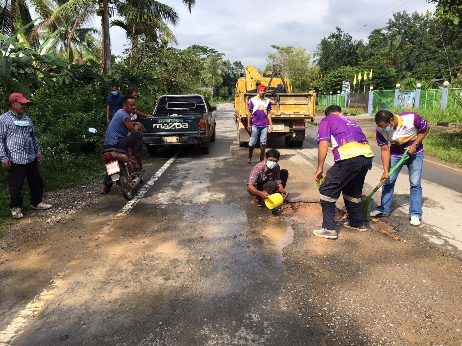 ซ่อมถนนสาย ควนใหม่-ห้วยไทร ม หมู่ที่ 2,13,9,4