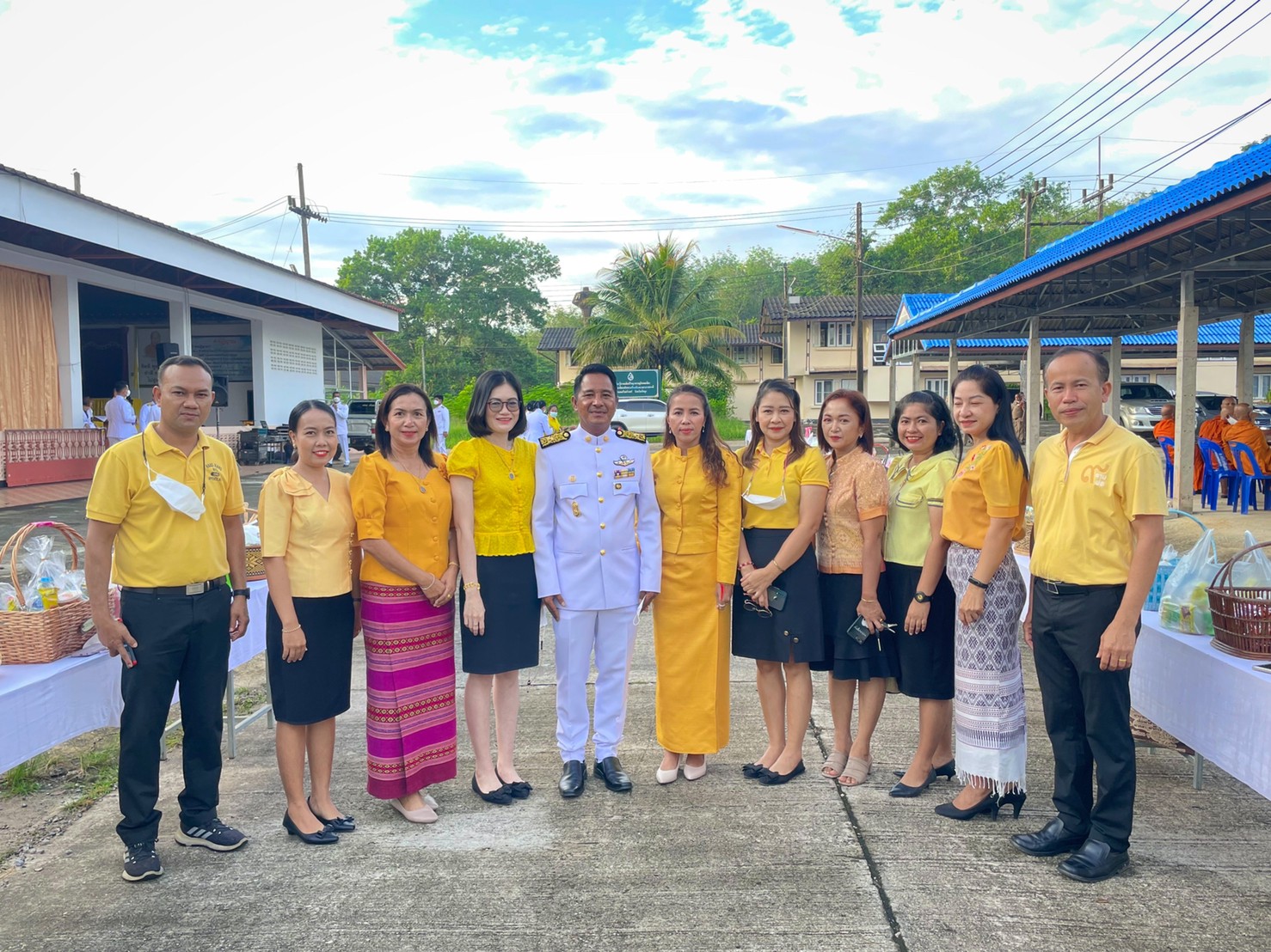 พิธีทำบุญตักบาตร ถวายเป็นพระราชกุศลเนื่องในโอกาสวันเฉลิมพระชนมพรรษา พระบาทสมเด็จพระเจ้าอยู่หัว 28 กรกฎาคม 2565