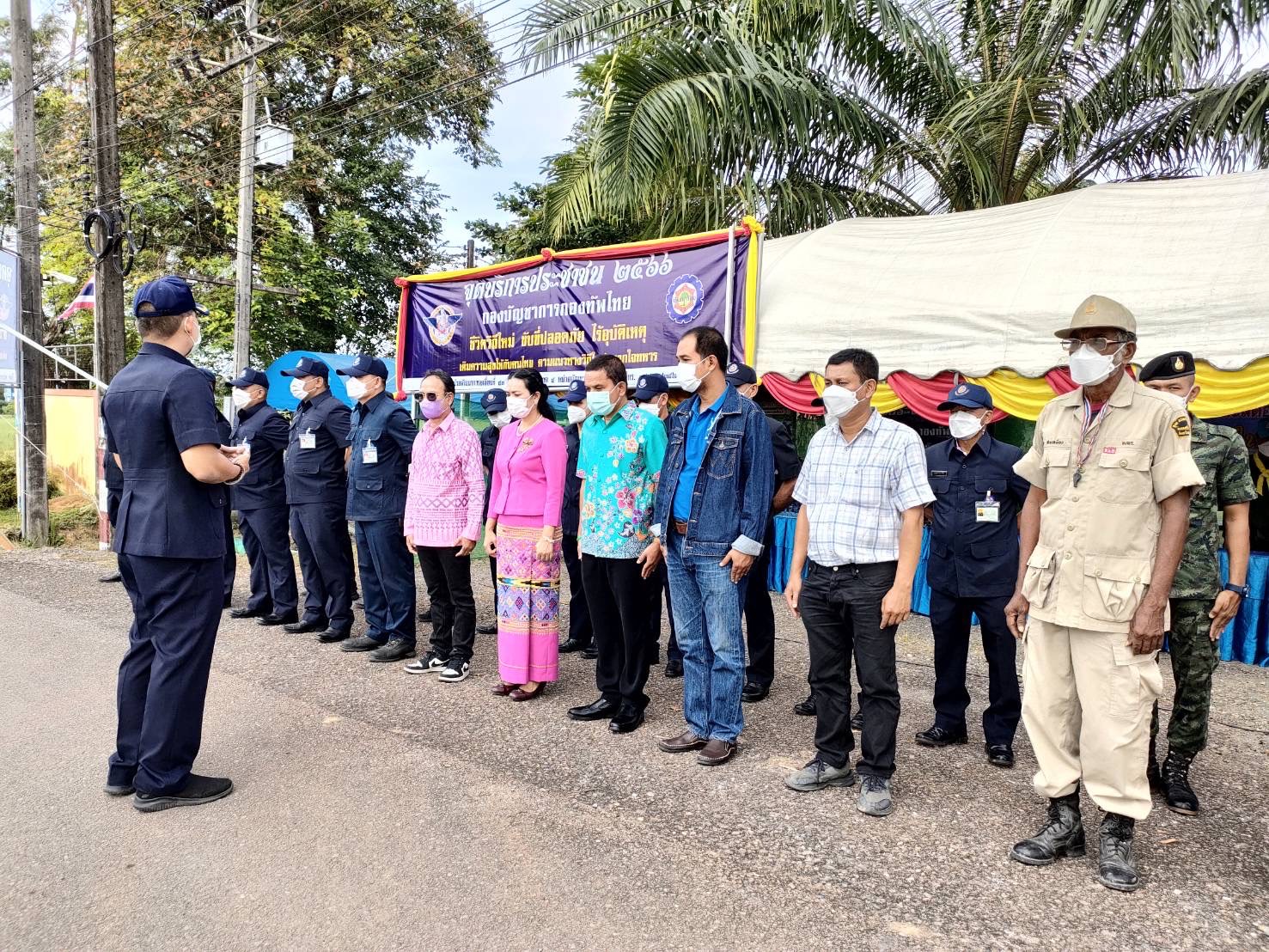 เทศบาลตำบลชุมพลร่วมพิธีเปิดจุดบริการประชาชน ห้วงเทศกาลปีใหม่ ประจำปี 2566